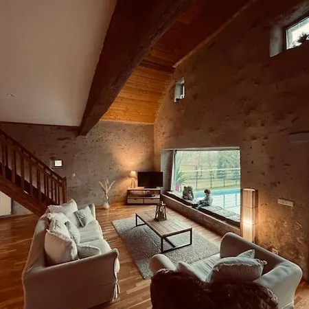 La Grange Des Pyrenees *